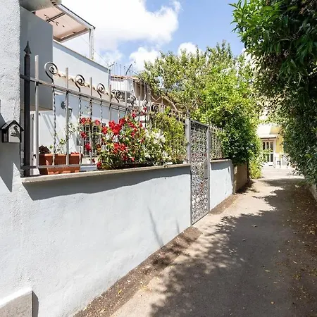 Holiday home A 300mt Dalla Metro Linea C - Dimora Intima E Tranquilla Rome
